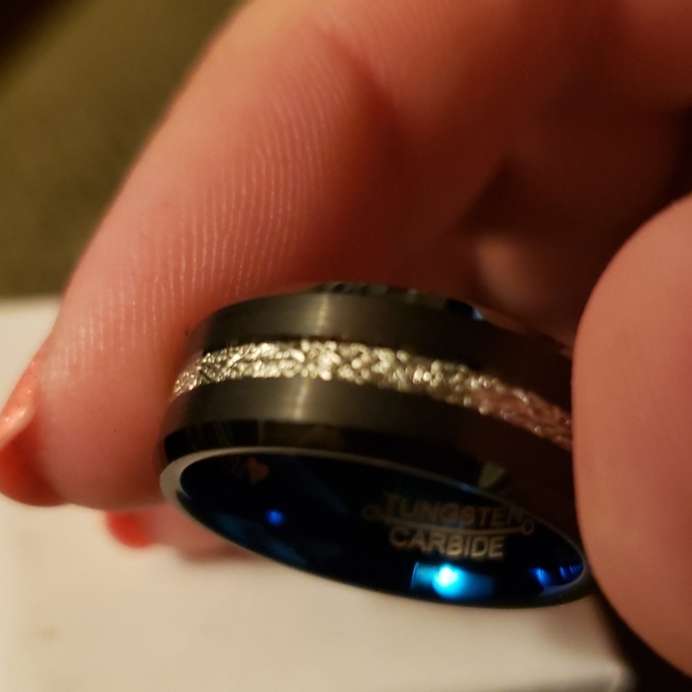 NWOT 8 3/4 tungsten carbide w/meteorite inlay